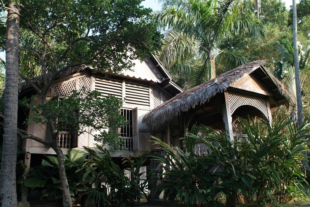 Bon Ton Antique Wooden Villas Pantai Cenang  Dış mekan fotoğraf