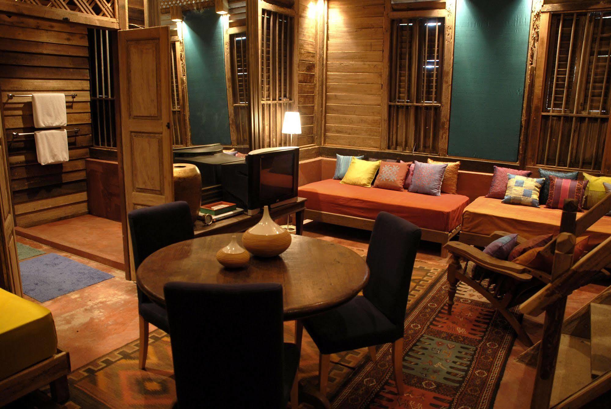 Bon Ton Antique Wooden Villas Pantai Cenang  Dış mekan fotoğraf